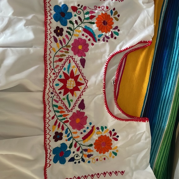 Size large Mexican blouse embroidered - Picture 3 of 3